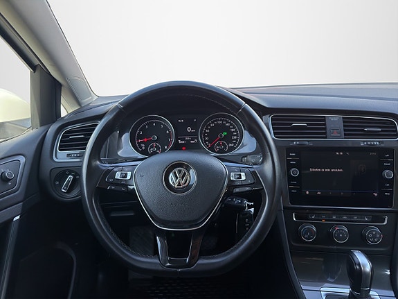Volkswagen Golf VII 11 of 18