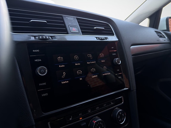 Volkswagen Golf VII 13 of 18