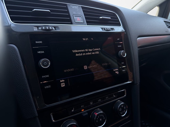 Volkswagen Golf VII 14 of 18