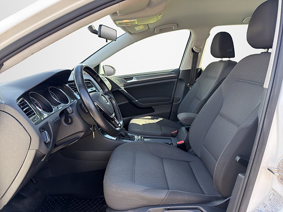 Volkswagen Golf VII 10 of 18