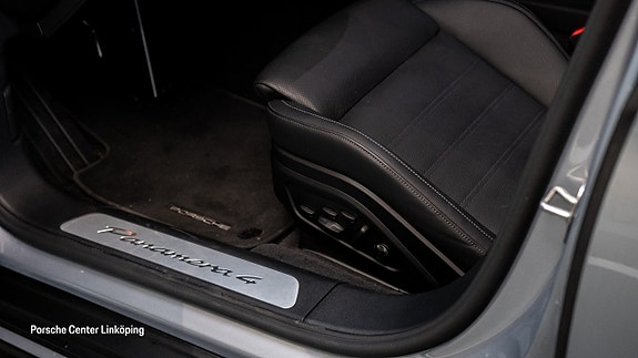 Porsche Panamera 4 18 of 23