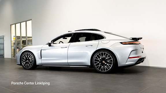 Porsche Panamera 4 4 of 5