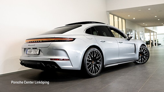 Porsche Panamera 4 8 of 25