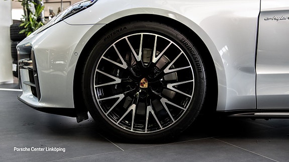 Porsche Panamera 4 7 of 23