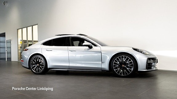 Porsche Panamera 4 3 of 5