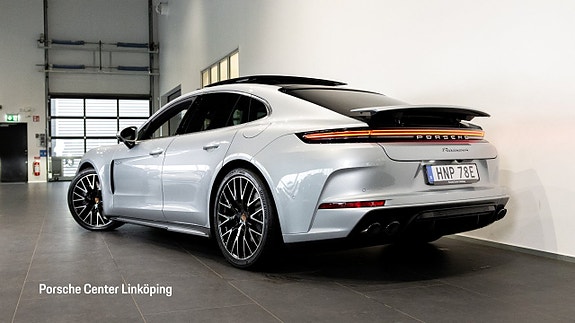 Porsche Panamera 4 5 of 5