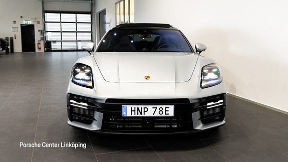 Porsche Panamera 4 2 of 5