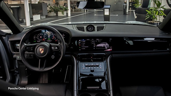 Porsche Panamera 4 8 of 23