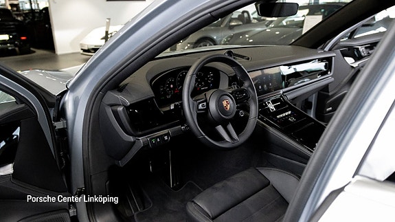 Porsche Panamera 4 10 of 25