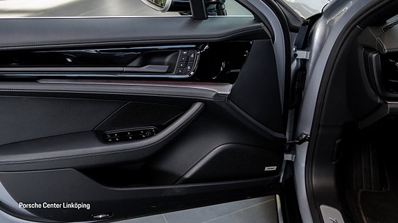 Porsche Panamera 4 19 of 23