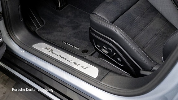 Porsche Panamera 4 20 of 25