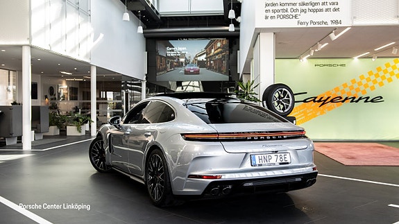 Porsche Panamera 4 5 of 23