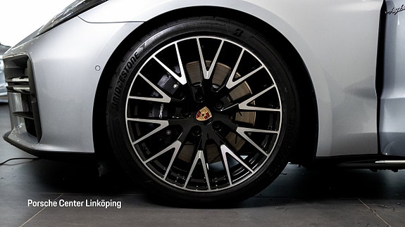 Porsche Panamera 4 9 of 25