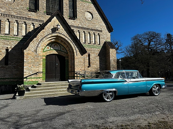 Ford Fairlane 4 of 5