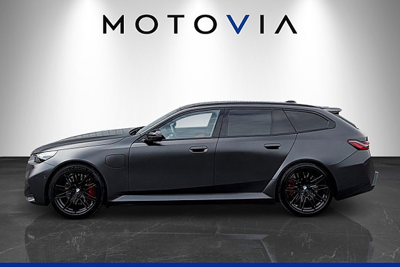 BMW M5 3 of 5