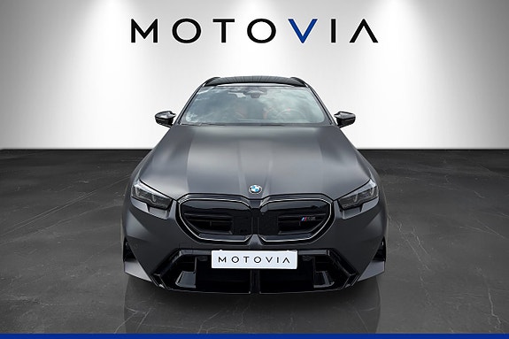 BMW M5 2 of 5