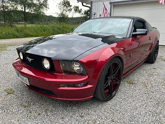 Ford Mustang 3 of 5