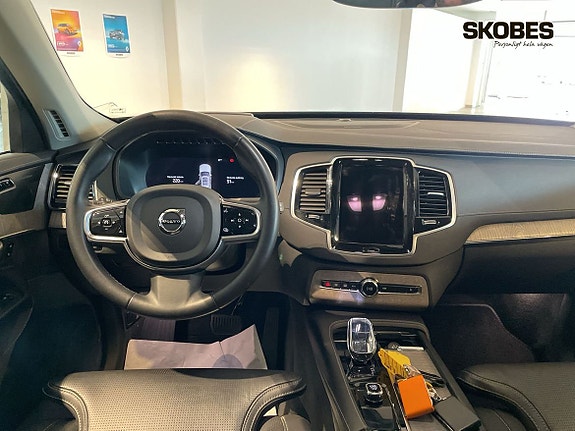 Volvo XC90 13 of 20