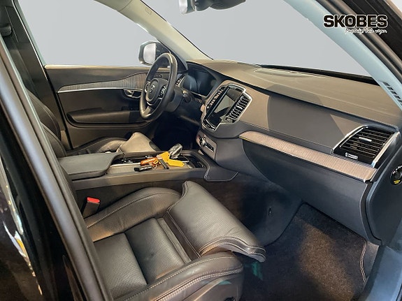 Volvo XC90 12 of 20
