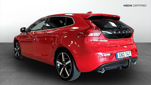 Volvo V40 2 of 9