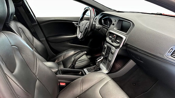 Volvo V40 3 of 9