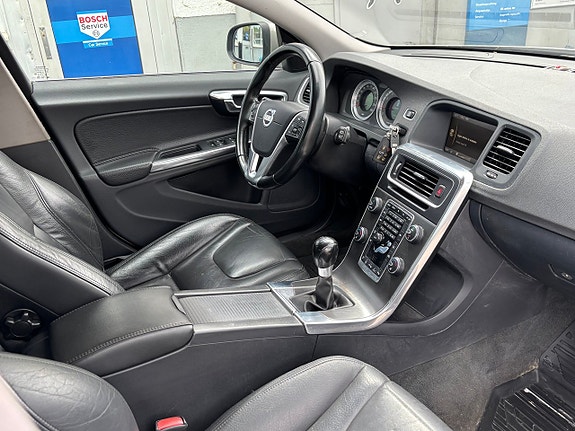 Volvo V60 6 of 8