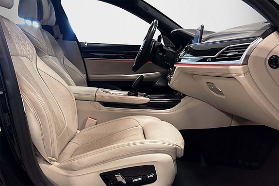 BMW 740Le 12 of 29