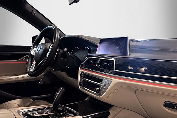 BMW 740Le 11 of 29