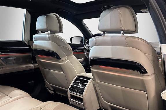 BMW 740Le 18 of 29