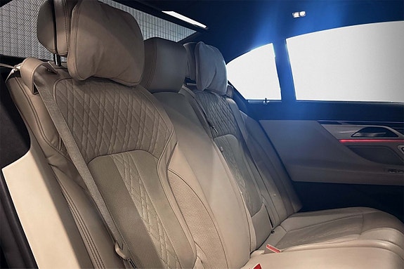 BMW 740Le 19 of 29