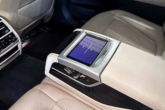 BMW 740Le 23 of 29