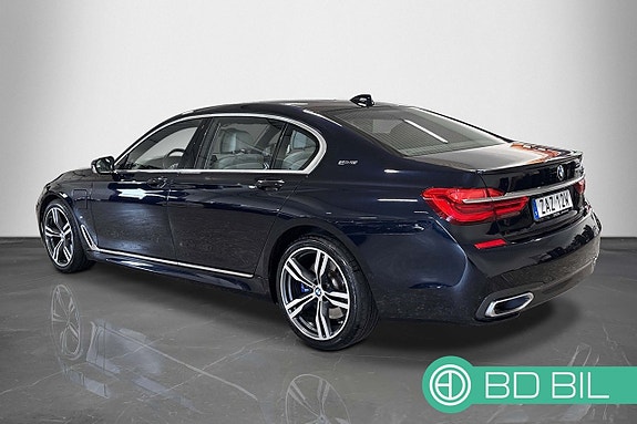 BMW 740Le 2 of 5