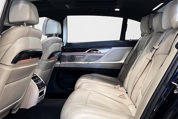 BMW 740Le 14 of 29