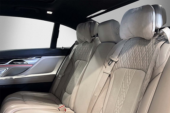 BMW 740Le 16 of 29