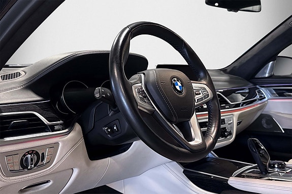 BMW 740Le 8 of 29