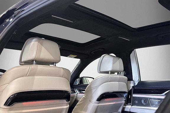 BMW 740Le 15 of 29