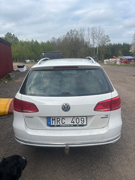 Volkswagen Passat 2 of 5