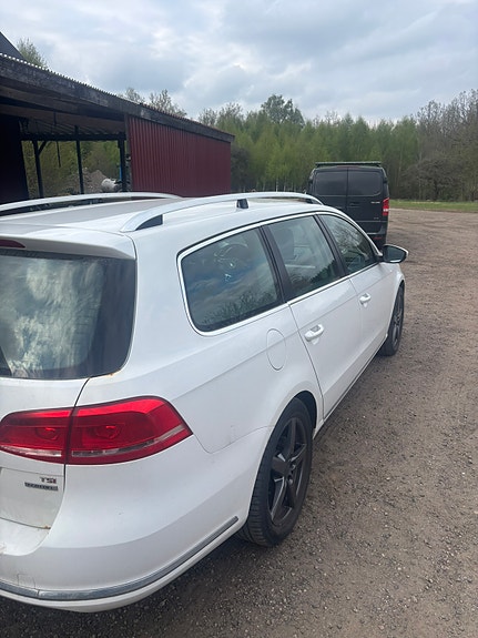 Volkswagen Passat 3 of 5