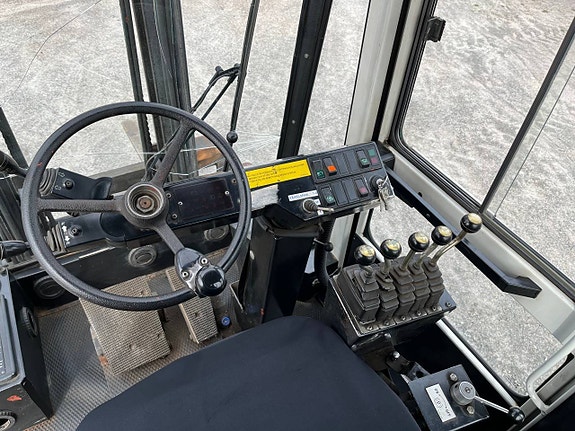 Kalmar Dieseltruck DC 4,5-500. Perkins 4 Cyl 9 of 12