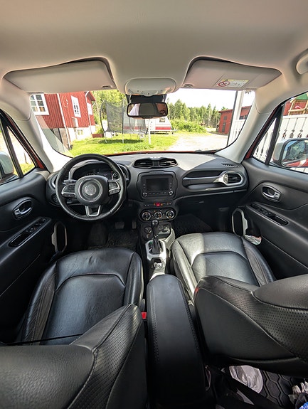 Jeep Renegade 7 of 9