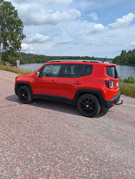 Jeep Renegade 2 of 9