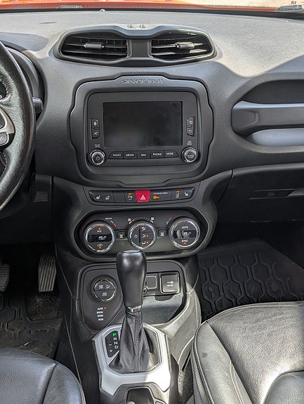 Jeep Renegade 6 of 9