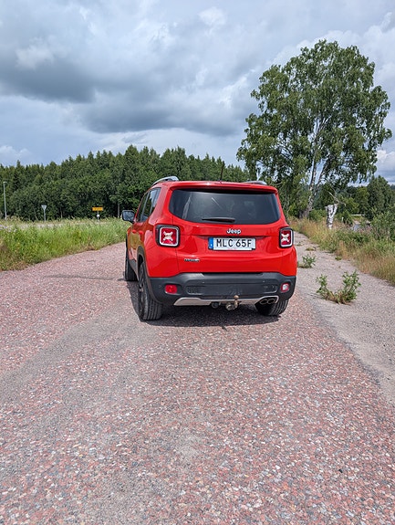 Jeep Renegade 3 of 9