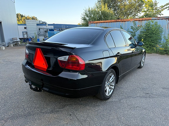 BMW 320i 6 of 13