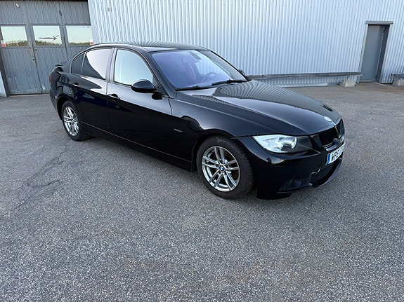 BMW 320i 10 of 13