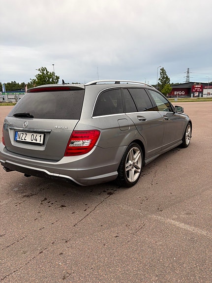 Mercedes-Benz C250 5 of 6