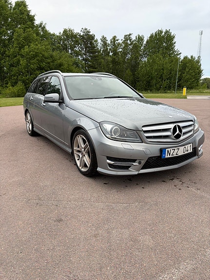 Mercedes-Benz C250 2 of 6
