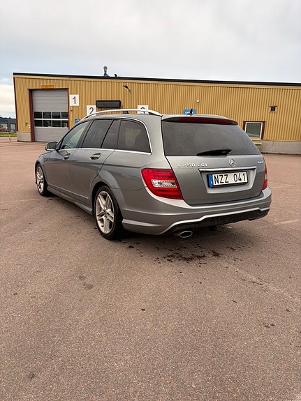 Mercedes-Benz C250 4 of 6