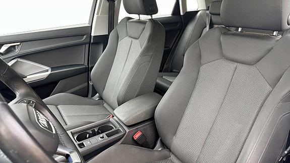 Audi Q3 8 of 18