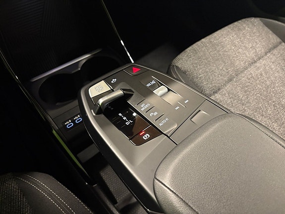 BMW 225xe 10 of 24